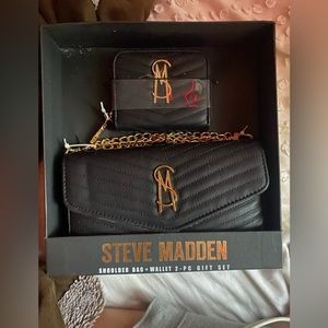 black Steve Madden 2 piece shoulder bag and wallet with gold accents